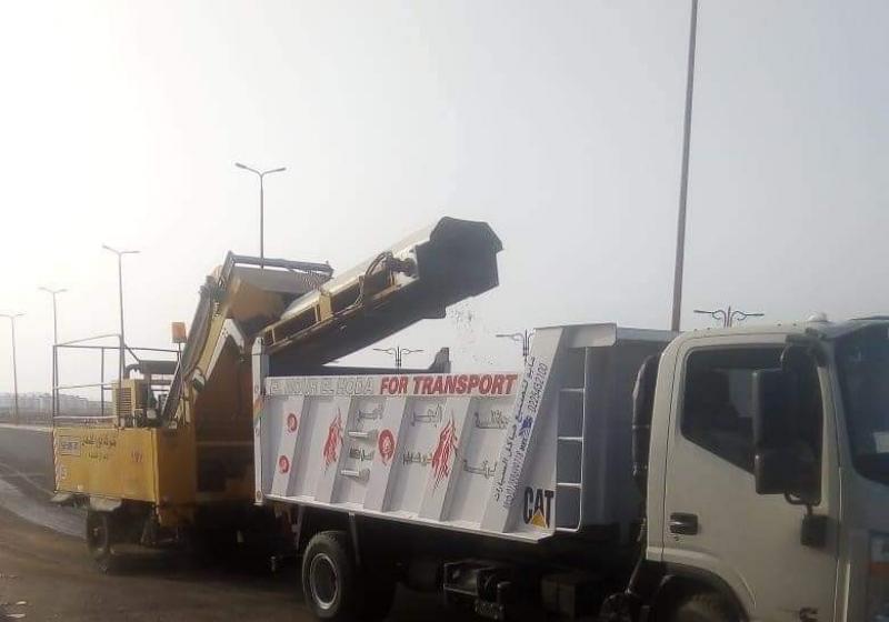 رفع 295 طن مخلفات وأتربة من طرق المحلة الكبرى