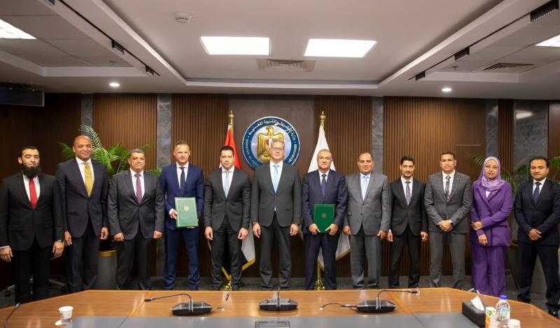 وزير البترول يشهد توقيع اتفاقية بين الشركة القابضة للغازات الطبيعية ”إيجاس” وشركة هاربور إنرجي للتوسع فى عمليات الغاز الطبيعي في منطقة دسوق