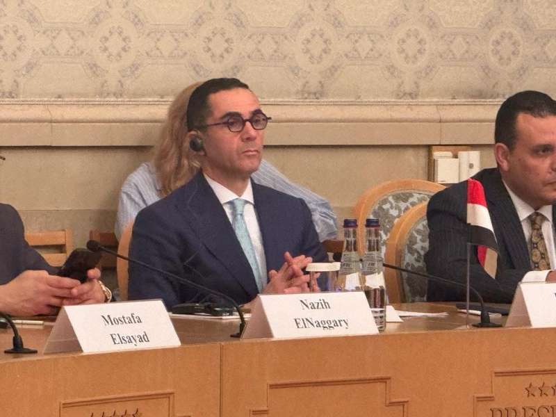 خط أحمر