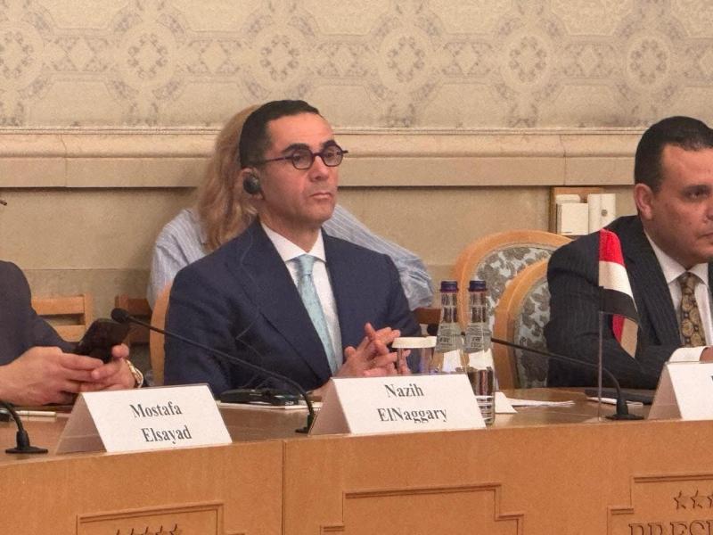 وزير الاستثمار والتجارة الخارجية يشارك باجتماع مائدة مستديرة موسع ضم رؤساء عدد من كبرى الشركات والمجموعات الروسية
