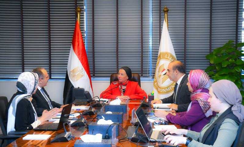 وزيرة البيئة تبحث مع المقاولون العرب التعاون في إعادة تدوير مخلفات الهدم والبناء والأخشاب والصرف الصناعي