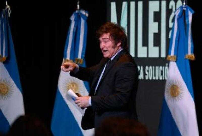 على خطى ترامب.. مرسوم رئاسي في الأرجنتين يُقيد الهجرة ويُسهل الترحيل