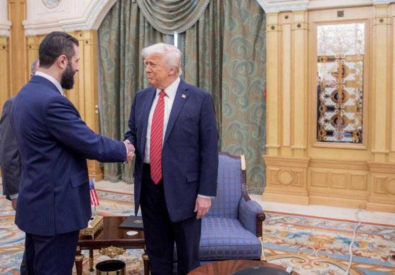 ترامب: أعتقد أن الرئيس السوري شخص قوي وسنتابع نتائج رفع العقوبات