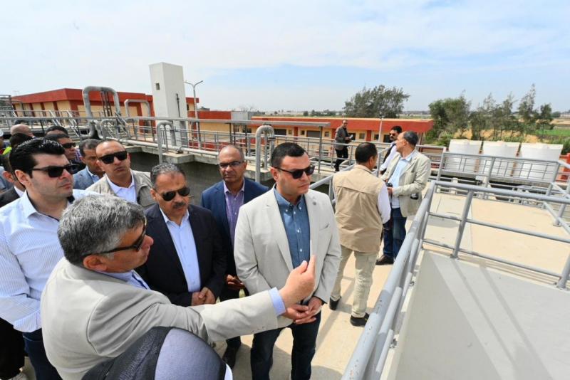 وزير الإسكان ومحافظ الشرقية يبدآن جولة تفقدية بعدد من مشروعات المياه والصرف الصحي بالمحافظة