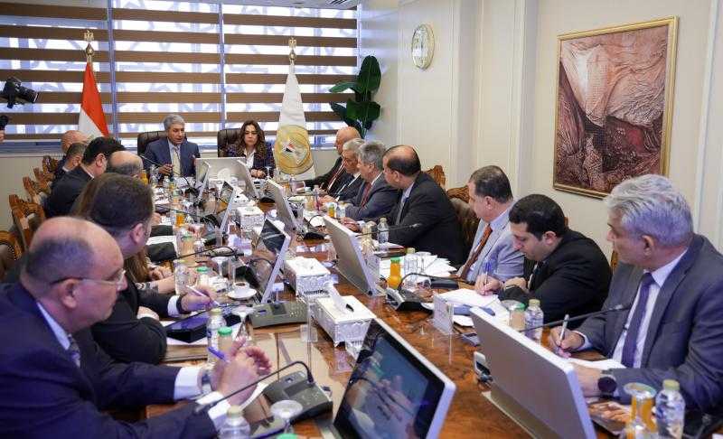 وزيرا التنمية والسياحة يبحثان وضع آلية محددة لتحصيل الرسوم من المنشآت الفندقية والسياحية بالمحافظات