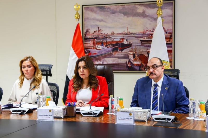 وزيرة التنمية المحلية ومدير الأكاديمية الوطنية للتدريب يترأسان لجنة لاختيار القيادات بالوزارة