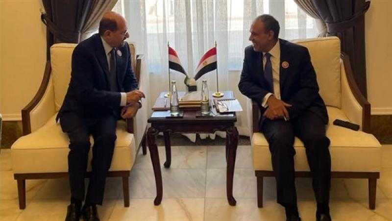 على هامش الاجتماع الوزارى التحضيري للقمة العربية.. وزير الخارجية والهجرة يلتقي بنظيره اليمني
