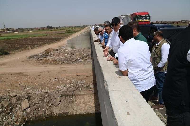 وزير الري يشدد على تطهير الترع والمصارف خلال جولة تفقدية بمحافظتي الشرقية والقليوبية | صور