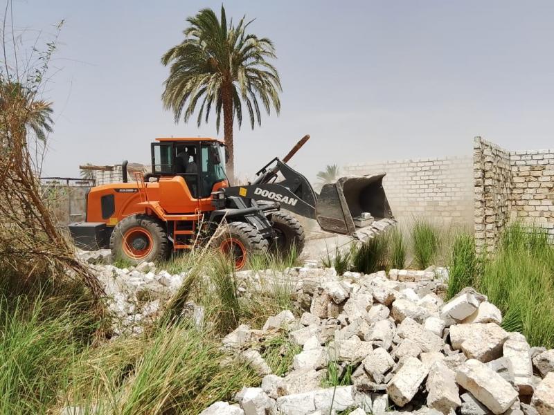 سكرتير عام محافظة الأقصر يقود حملة مكبرة لإزالة التعديات بأرمنت.. صور