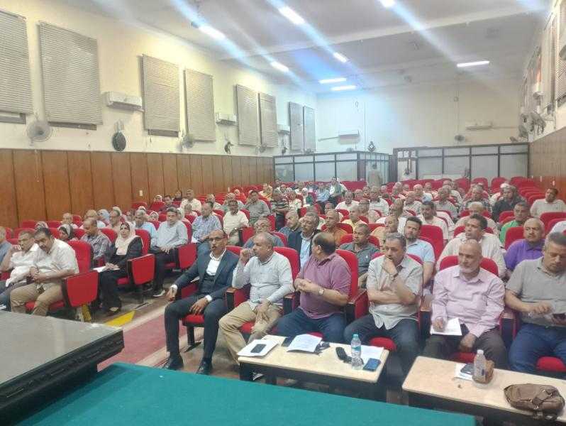 محافظ أسيوط يوجه بالاستعداد لامتحانات نهاية العام.. ووكيل وزارة التعليم يعقد اجتماعا لتأكيد الضوابط