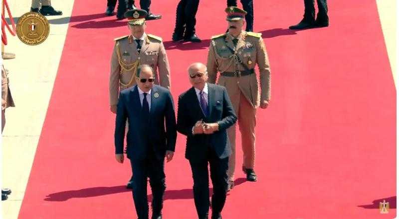 وزير الخارجية العراقي يستقبل الرئيس السيسي لدى وصوله مطار بغداد للمشاركة في القمة العربية الـ34