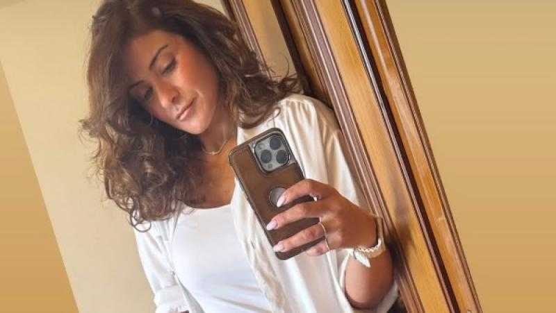 بالكاجوال..هيدي كرم تخطف الأنظار في أحدث ظهور