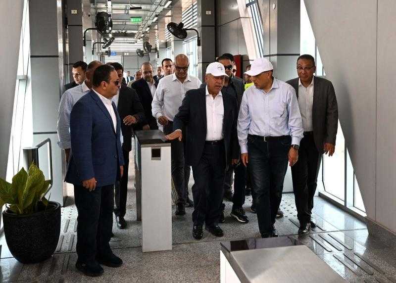 مدبولي: الأتوبيس الترددي أحد أهم مشروعات النقل الجماعي النظيفة صديقة البيئة التي تقدم خدمة مميزة للمواطنين