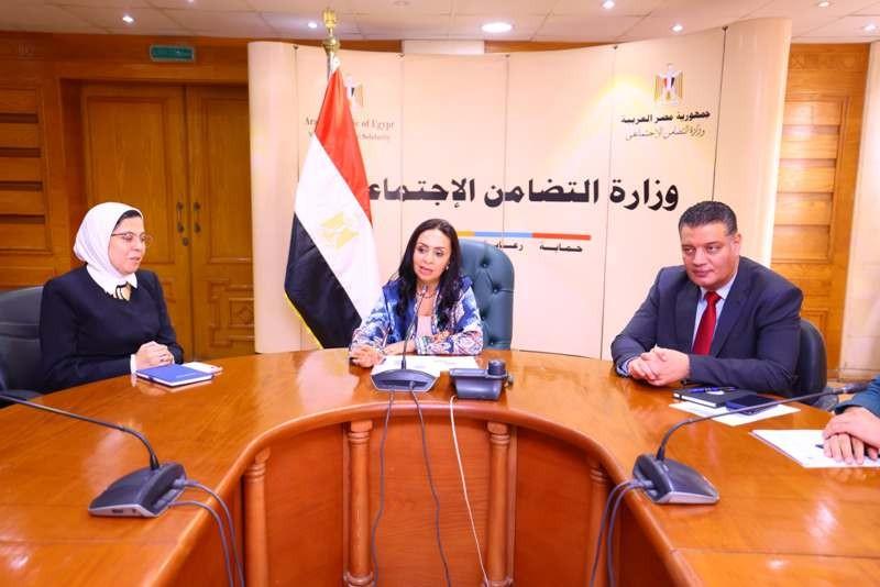 وزيرة التضامن تلتقي أعضاء البعثة الإشرافية لحج الجمعيات الأهلية بالوزارة