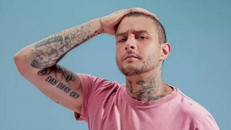 بطريقة غير مباشرة.. أحمد الفيشاوى يرد على منتقديه بسبب ارتداء الحلق