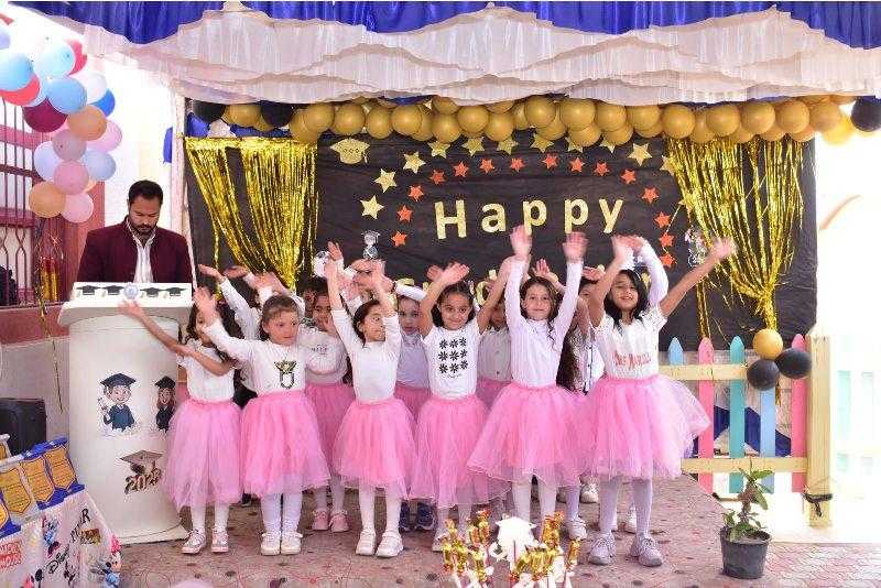مدرسة العلمين الجديدة الرسمية المتميزة للغات تحتفل بتخرج أول دفعة من طلاب مرحلة رياض الأطفال