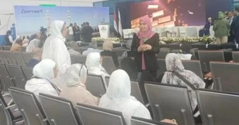 واعظات الأوقاف يستقبلن ضيوف الرحمن فى مطار القاهرة