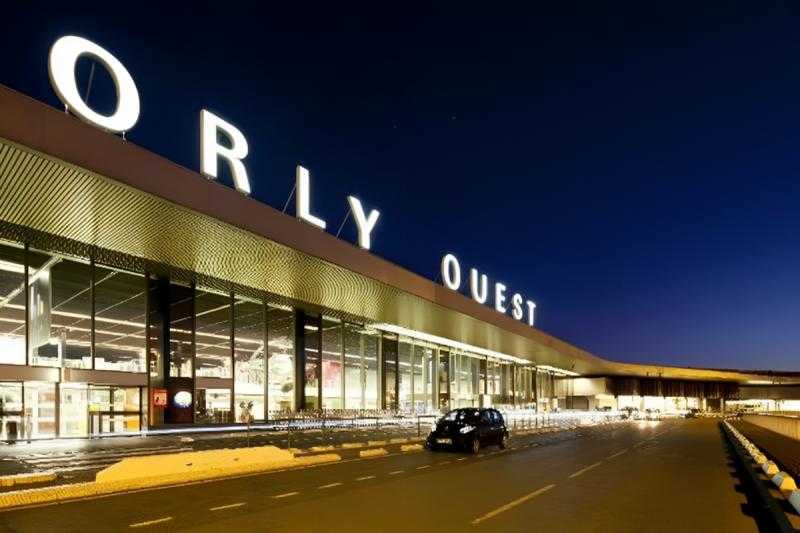 عطل فني بمطار باريس أورلي يتسبب في إلغاء رحلات لليوم الثاني