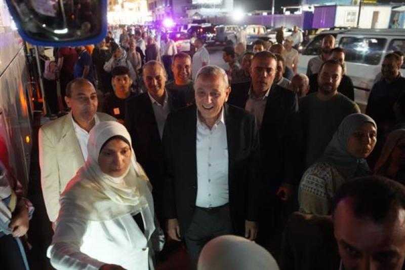 محافظ الغربية يودع حجاج الجمعيات الأهلية قبل سفرهم إلى السعودية