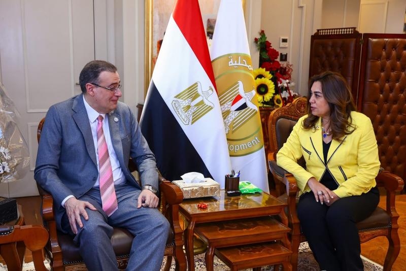 وزيرة التنمية المحلية تبحث مع رئيس الجهاز المركزي للتنظيم والإدارة مجالات التعاون بين الجانبين