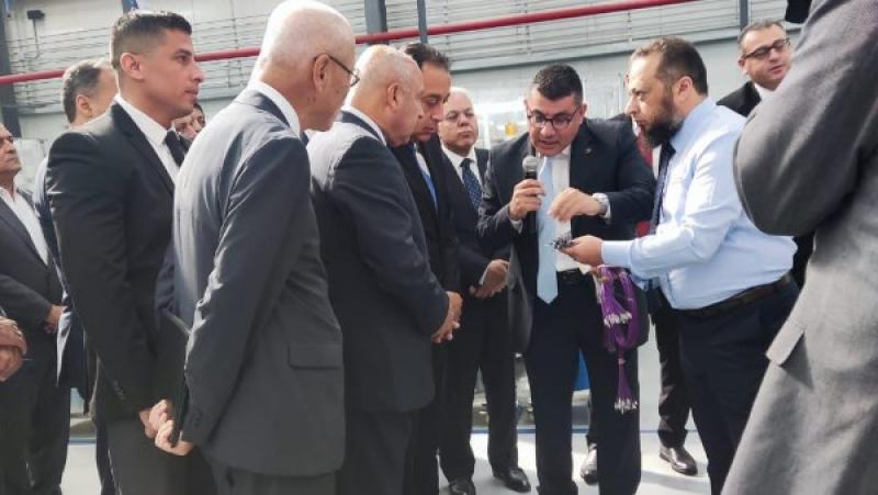 خط أحمر