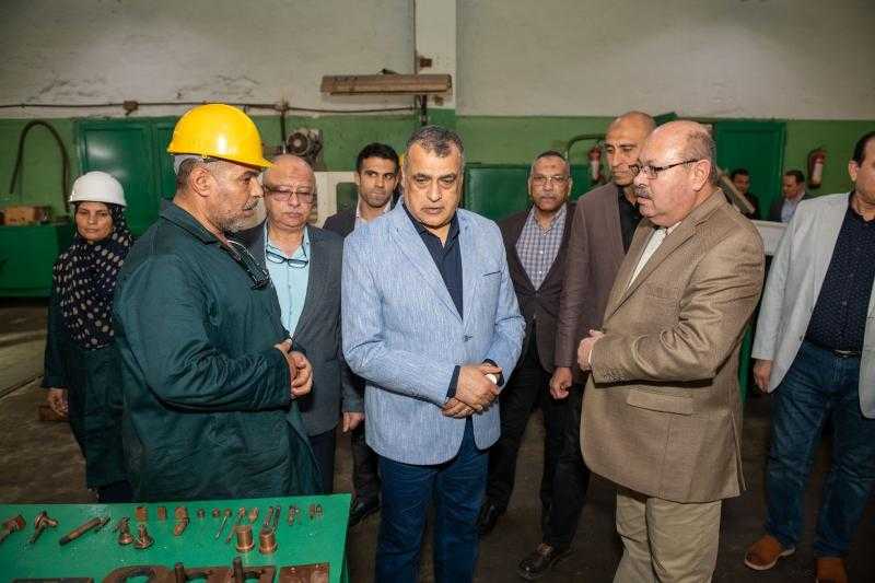 وزير الإنتاج الحربي يتابع مراحل التصنيع بشركة حلوان للصناعات الهندسية (مصنع 99 الحربى)