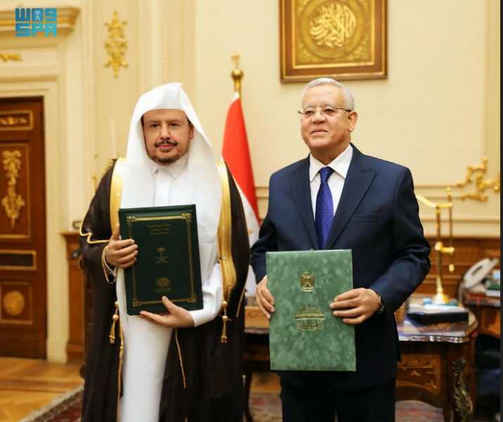 رئيس مجلس الشورى السعودي يعقد جلسة مباحثات رسمية مع رئيس مجلس النواب المصري