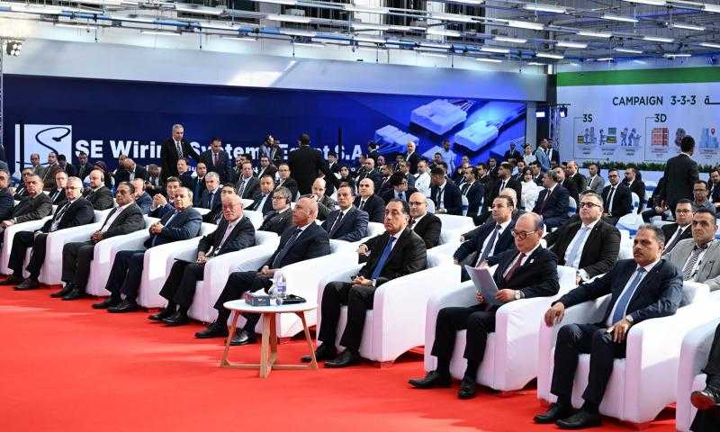 مدبولي: الدولة قامت بجهد كبير لتوطين الصناعات المكملة للسيارات