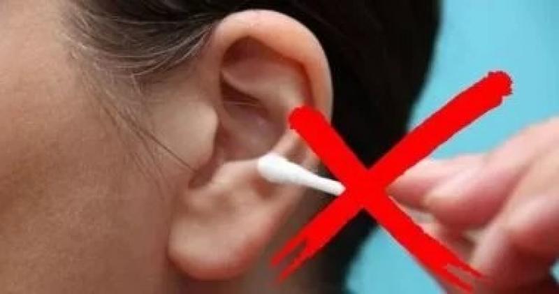 5 أضرار.. مخاطر استخدام أعواد القطن لتنظيف الأذن