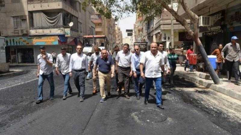 محافظ أسيوط يتفقد رصف شارع 26 يوليو وتفرعاته بتكلفة 7.5 مليون جنيه