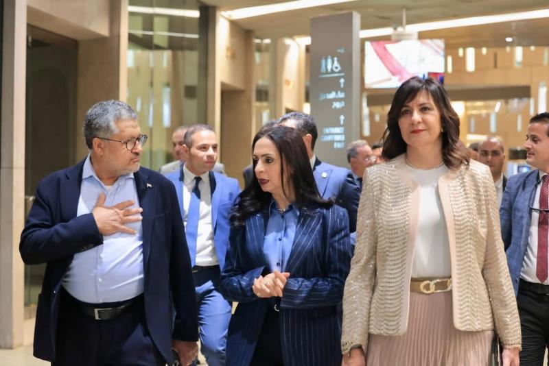 خط أحمر