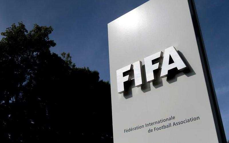 فيفا يتوعد بإجراءات رادعة ضد «الانتقالات الجسرية»