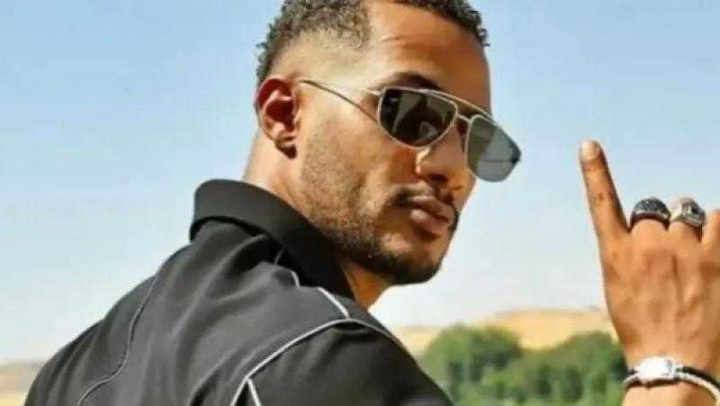 لسه بدري عليه .. ظهور جديد لـ محمد رمضان وابنه من السيارة