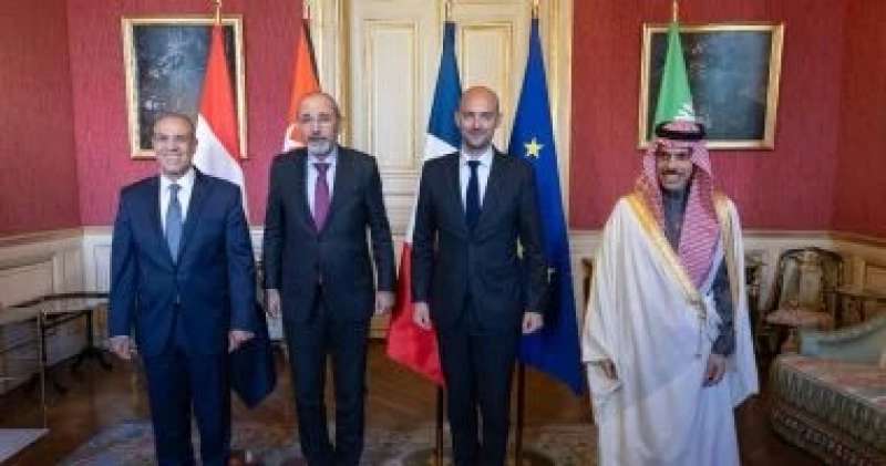 خط أحمر