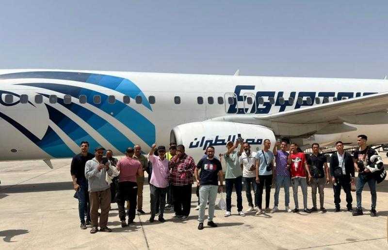 مصر تعيد 71 مصريًا من ليبيا.. والسفارة المصرية بطرابلس تتابع المستجدات أولًا بأول