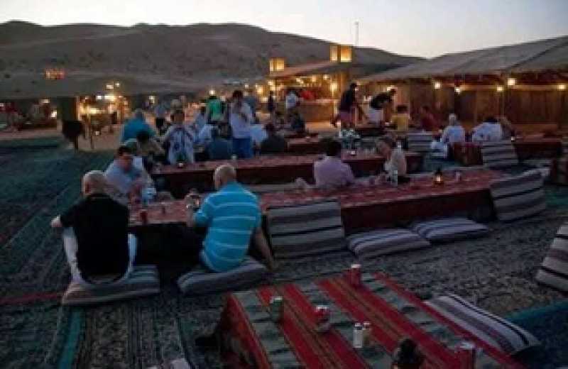 طبيعة ساحرة.. السائحون يتمتعون بسهرات الباربكيو داخل وديان جنوب سيناء