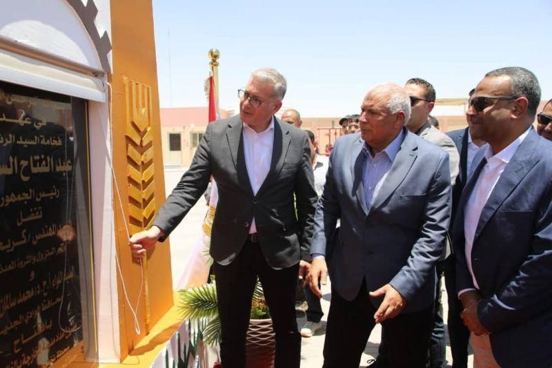 وزير البترول ومحافظ الوادي الجديد يفتتحان محطة تخفيض ضغط الغاز الطبيعي الدائمة