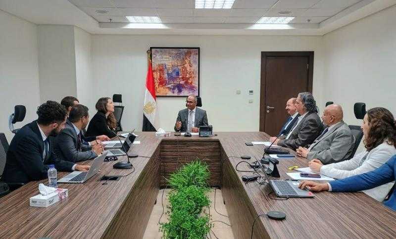 نائب وزير الإسكان وبعثة الوكالة الفرنسية للتنمية يبحثون التعاون في مشروعات إعادة استخدام مياه الصرف المعالج
