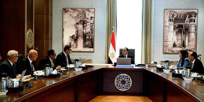 رئيس الوزراء يتابع الموقف التنفيذي لمنظومة مياه الشرب والصرف بمدن شرق وغرب القاهرة
