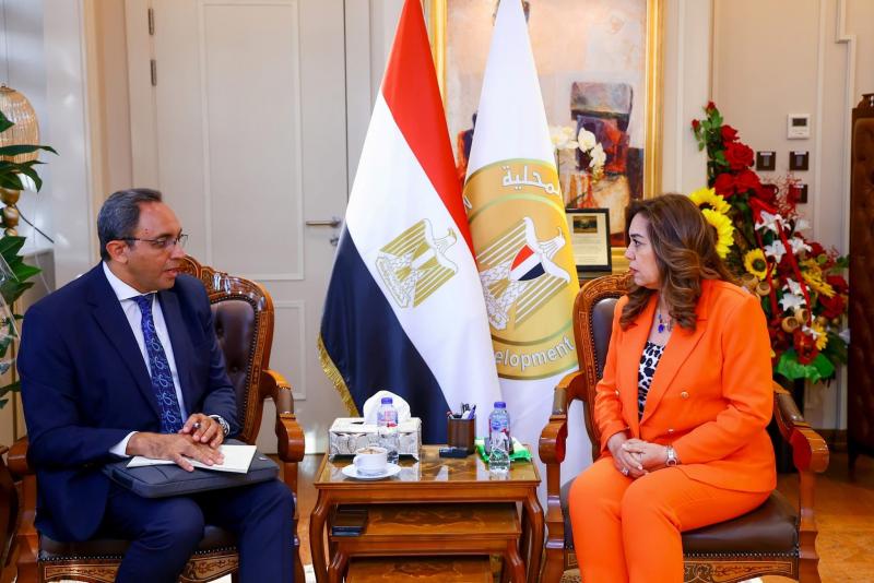 وزيرة التنمية المحلية تتابع مع محافظ قنا الموقف التنفيذي لمشروعات برنامج تنمية الصعيد واستعدادات عيد الأضحى المبارك
