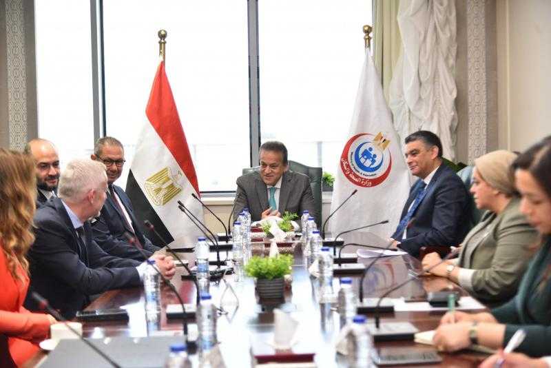 وزير الصحة يشهد توقيع بروتوكول تعاون بين شركة “Zimmer” و “AZM”