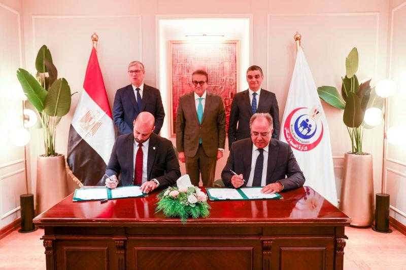 وزير الصحة يشهد توقيع بروتوكول مع ”فيليبس” لدعم الصناعة المحلية