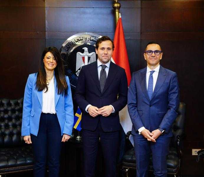 وزيرا الاستثمار والتخطيط يلتقيان وزير التجارة الدولية السويدي لتعزيز العلاقات الاقتصادية بين البلدين