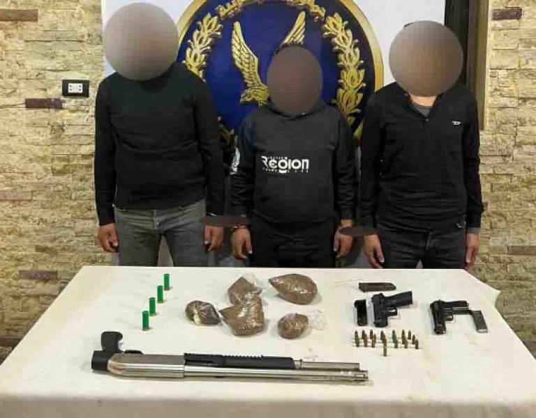 ضبط 3 عناصر جنائية بالقاهرة لجلب كمية من المواد المخدرة والأسلحة النارية بقصد الإتجار