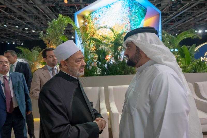 شيخ الأزهر يلتقي الشيخ أحمد بن محمد بن راشد آل مكتوم ويناقشان سبل تمكين الشباب من صناعة السلام