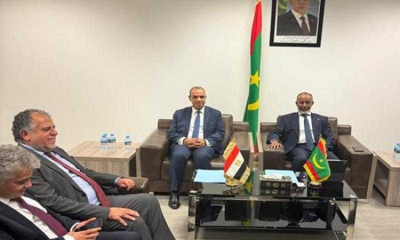 وزير الخارجية يبحث تعزيز التعاون الثنائي مع وزيري الصحة والسياحة الموريتانيين