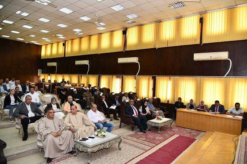 محافظ الفيوم: تطوير مستشفيات عامة ومركزية ووحدات صحية