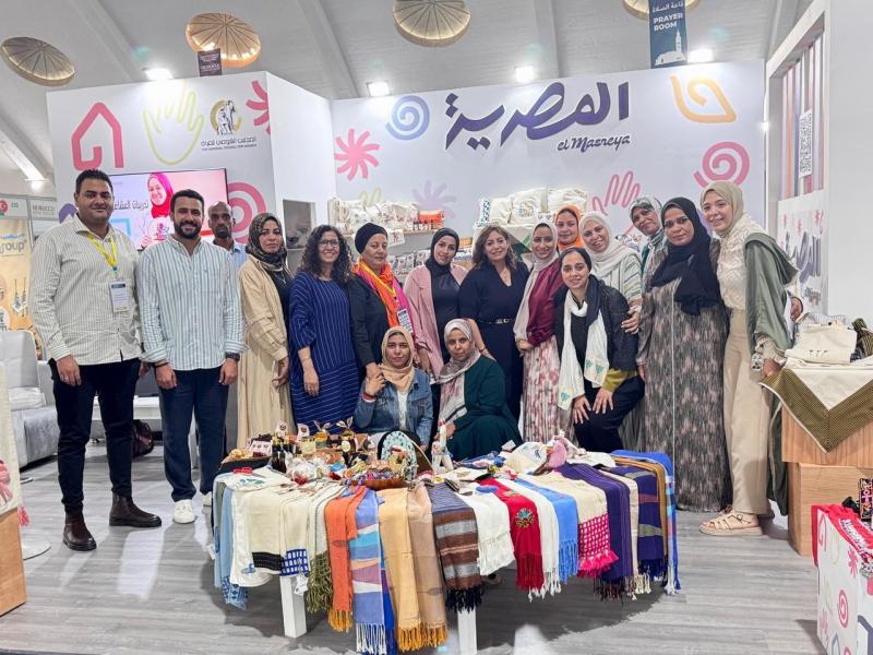 الأيادي الناعمة المصرية تبدع بجناح ”القومي للمرأة” في المعرض الدولي للنسيج والموضة بالمغرب