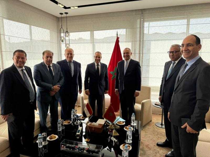 وزير الخارجية يلتقي وزير الصناعة والتجارة المغربي في الرباط