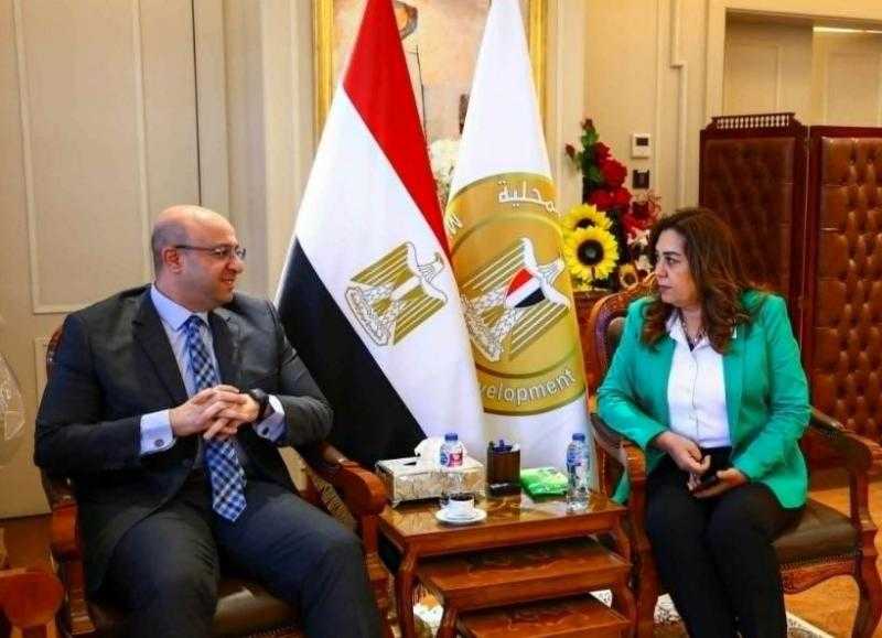 وزيرة التنمية المحلية تتابع مع محافظ بني سويف الموقف التنفيذي لمشروعات حياة كريمة
